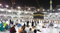 Jemaah Haji lakukan ritual thawaf di Masjidil Haram, Mekah (Liputan6.com/Muhammad Ali)