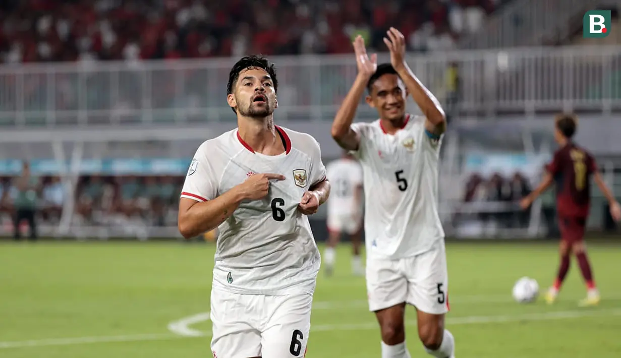 Ekspresi pemain Timnas Indonesia, Sandy Walsh, sesaat setelah mencetak gol ke gawang Kamboja pada laga Grup A Piala AFF 2026 di Stadion Pakansari, Bogor, Senin (27/7/2026) malam. Sandy mencetak gol pada menit ke-24 setelah memanfaatkan sepak pojok Thom Haye untuk membawa Skuad Garuda unggul 3-0 pada babak pertama. (Kapanlagi.com/Budy Santoso)