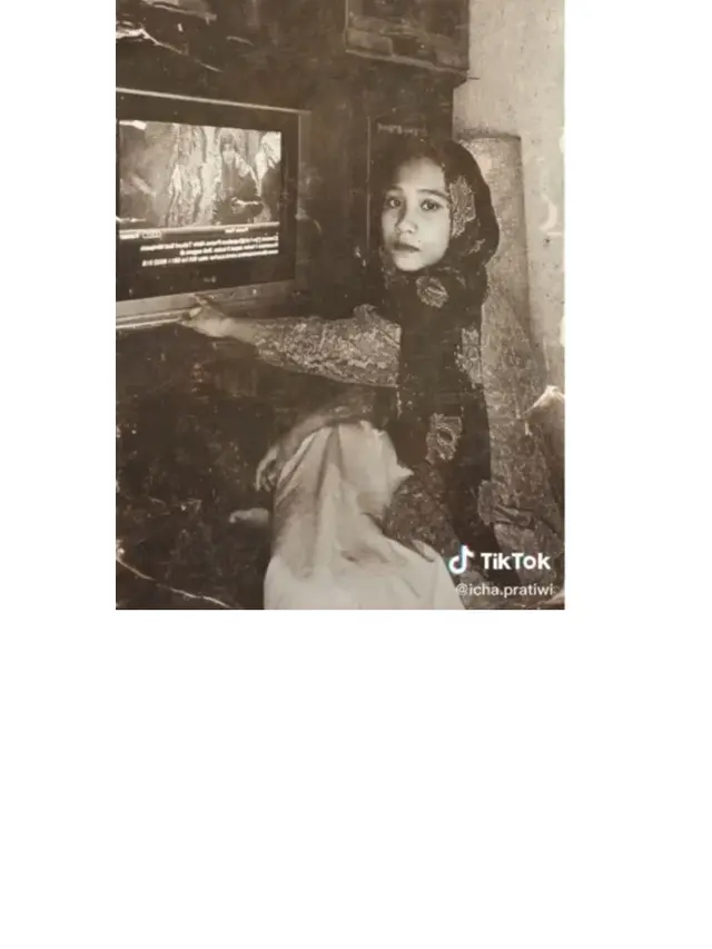7 Gaya Icha Pratiwi Foto Ala 90-an, Artis TikTok yang Disebut Mirip Nagita Slavina