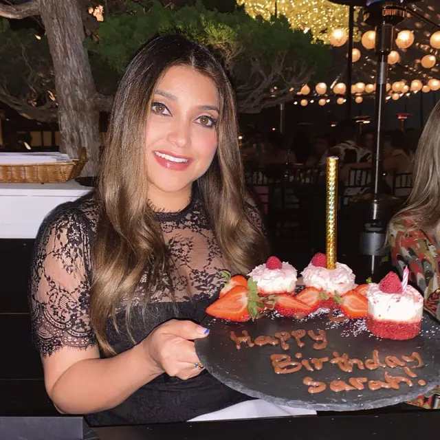 Sarah Azhari yang tinggal di Amerika Serikat merayakan ulang tahun ke-45 bersama keluarga (Foto: Instagram @sazarita)