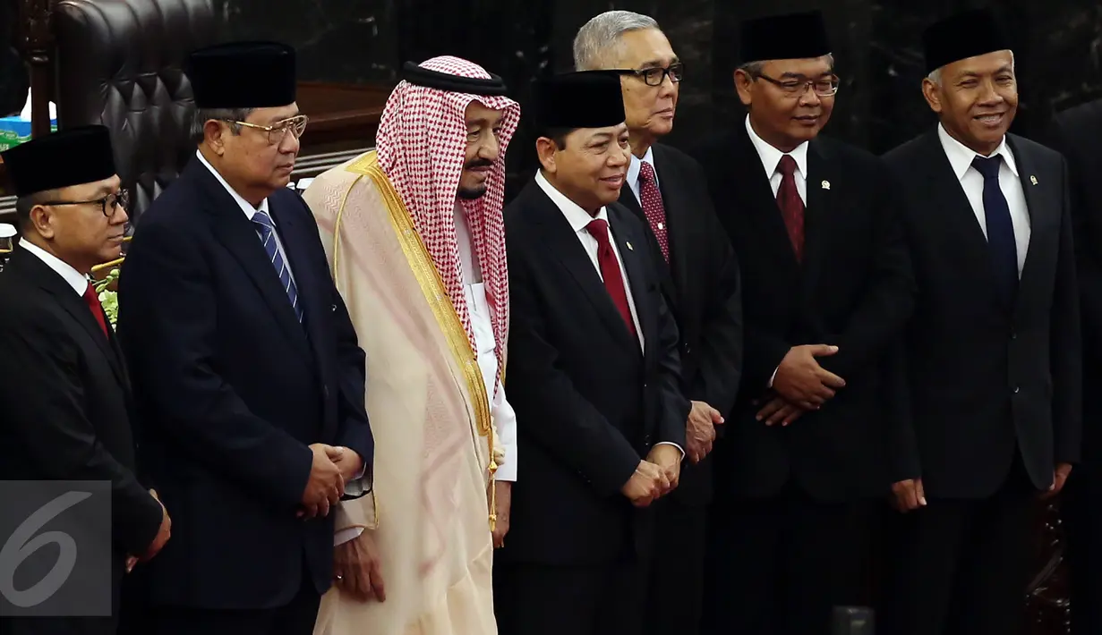 Raja Arab Saudi, Salman bin Abdulaziz Al-Saud foto saat mengunjungi Kompleks Parlemen MPR/DPR RI, Jakarta, Kamis (2/3).  Pada hari kedua kunjungan kenegaraannya ke Indonesia, Raja Salman mengunjungi DPR, Masjid Istiqlal. (Liputan6.com/Johan Tallo)