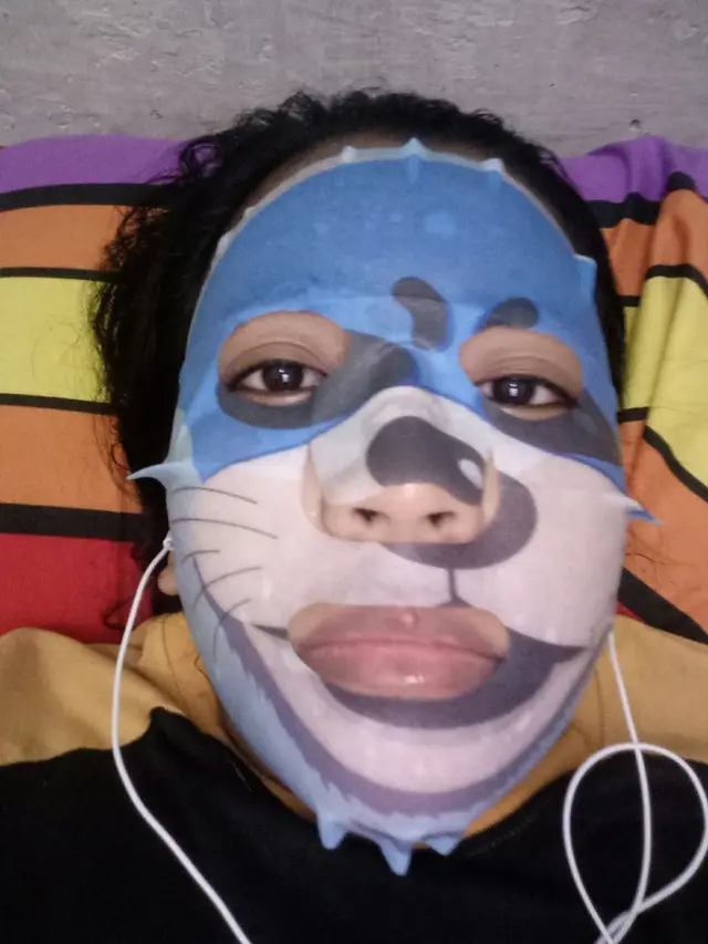 5 Potret Orang Salah Beli Sheet Mask, saat Dipakai Bikin Geleng Kepala