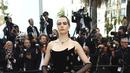 <p>Model Inggris Cara Delevingne berpose saat tiba menghadiri pemutaran film "The Innocent (L'Innocent)" selama Festival Film Cannes edisi ke-75 di Cannes, Prancis selatan (24/5/2022). Cara Delevingne menarik perhatian dalam gaun hitam yang pas dengan bentuk tubuh. (AP Photo/Joel C Ryan)</p>