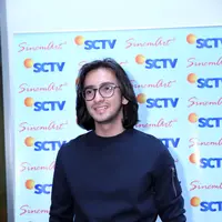 "Kalau brewok pas syuting biasa saja, tapi kalau jalan sama teman jadi suka dibilang tua," kata Omar Daniel. (Nurwahyunan/Bintang.com)