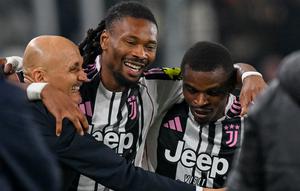 Pemain Juventus Khephren Thuram (tengah) merayakan gol yang dicetaknya pada laga Serie A/Liga Italia antara Juventus vs Pisa di Turin, Italia, Sabtu, 7 Maret 2026. (Tano Pecoraro/LaPresse via AP)