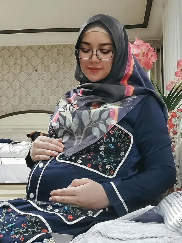 3 Tahun Menanti, Ini 7 Potret Bebi Silvana Istri Opick saat Pamer Baby Bump