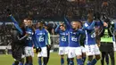 Para pemain Strasbourg merayakan kemenangan atas PSG pada lanjutan Ligue 1 Prancis di Meinau Stadium, Strasbourg, (2/12/2017). PSG kalah 1-2 dari Strasbourg. (AFP/Patrick Hertzog)