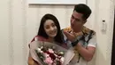 Verrel mengunggah video singkat mengenai kejutan yang diberikannya untuk Natasha Wilona di hari Valentine. Terlihat Verrel mengunjungi kediaman Wilona dengan membawa sejumlah hadiah, seperti bunga dan yang lainnya. (Instagram/natashawilona12)