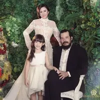Nafa Urbach dan Zack Lee menikah pada 16 Februari 2007 di Gereja Immanuel, Jakarta. Pada (8/2/2011), Nafa melahirkan Mikhaela Lee Jowono. Senter beredar adanya orang ketiga. Hingga akhirnya Nafa mengajukan gugatan 19 September 2017. (Instagram/nafaurbach)