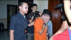 Kuasa hukum meminta pada polisi agar semua artis yang menjajakan diri melalui RA juga diperiksa atau kasus dihentikan saja.