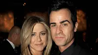 Bergelora, Jennifer Aniston Beri Hadiah untuk Justin Theroux