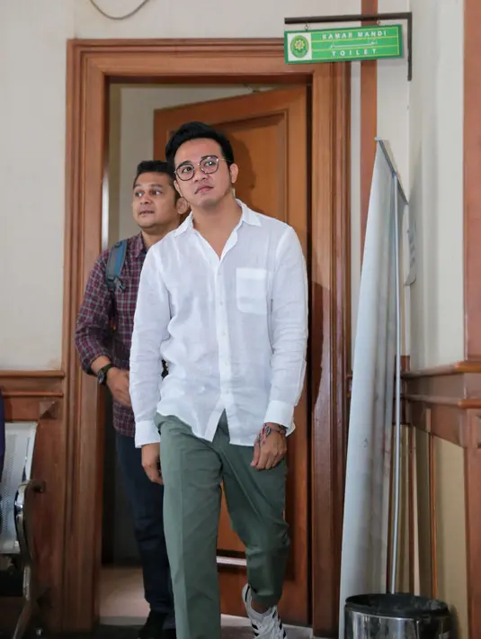 Roby Geisha dan Cinta Ratu Nansya