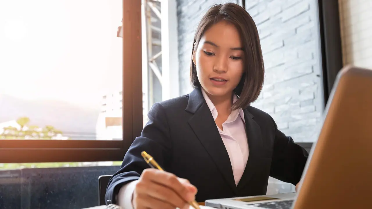 perempuan bekerja