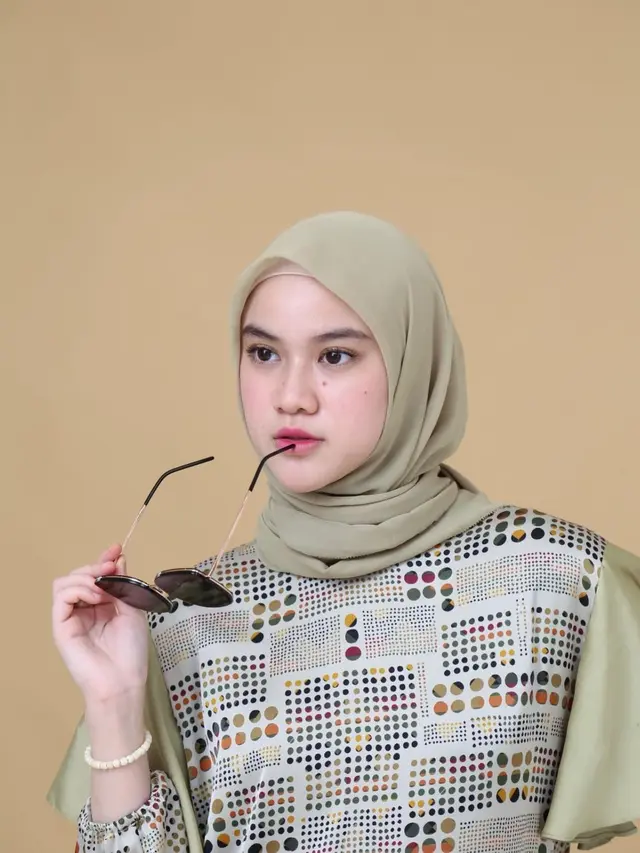 7 Pemotretan Uty Bonita Eks JKT48 dengan Berbagai Tema Ini Menawan