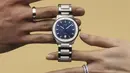 Jam tangan ini bisa menjadi jam tangan couple dengan pasangan karena memiliki desain yang unisex. [Piaget]