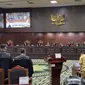 Mahkamah Konstitusi (MK) menggelar sidang putusan uji materi batas usia capres-cawapres di Jakarta, Senin (16/10/2023). (Liputan6.com/ Nanda Perdana Putra)
