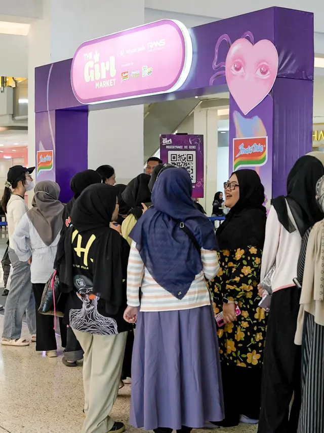 Nagita Slavina Tampilkan Rangkaian Produk Slavina di The Girl Market Bandung