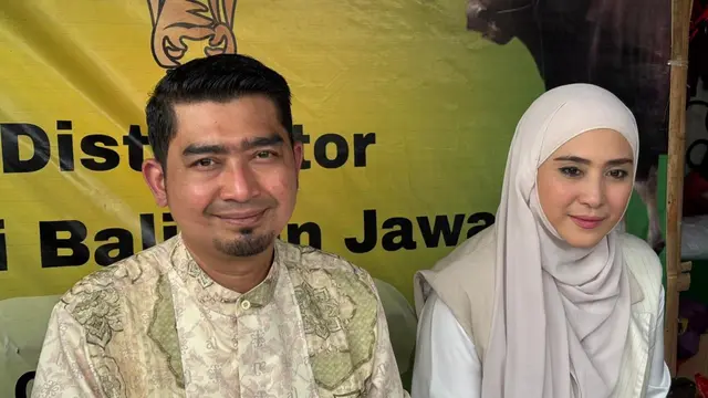 Ustaz Solmed dan April Jasmine.