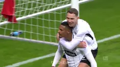 Eintracht Frankfurt membuang kesempatan untuk menggusur Bayer Leverkusen dan Borussia M'Gladbach dari zona Liga Europa. Mereka dit...