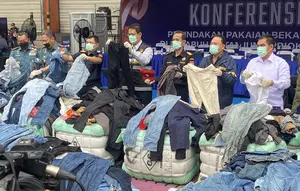 Kronologi Pengungkapan 43 Kontainer Pakaian Bekas Ilegal