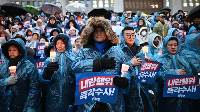 Diguyur Hujan, Ribuan Warga Korea Selatan Berunjuk Rasa Desak Presiden Yoon Suk Yeol Mundur