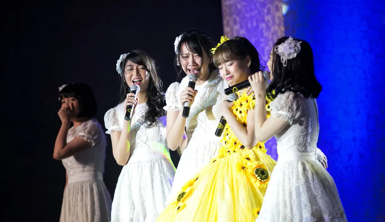 JKT48 berhasil mengalahkan para pesaingnya, yaitu Agnez Mo, Raisa, Afgan Syahreza, Rizky Febian dan Tulus. Melody salah satu member JKT48 mengaku bangga dengan penghargaan tersebut. (Adrian Putra/Bintang.com)