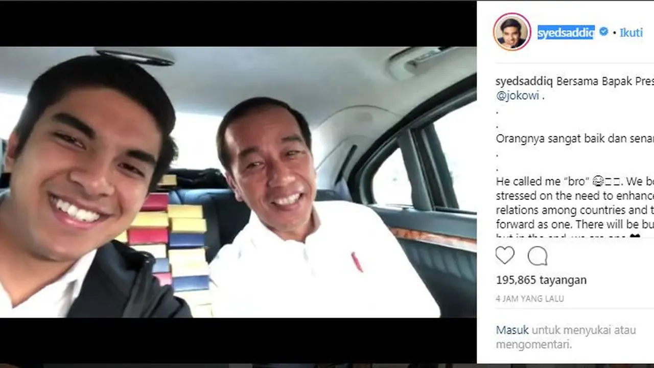 Momen akrab Jokowi dan Menpora Malaysia Syed Saddiq Abdul Rahman terekam jelas di sela-sela meninjau persiapan Asian Games di Palembang, Sumatera Selatan. (Foto: Instagram/syedsaddiq)