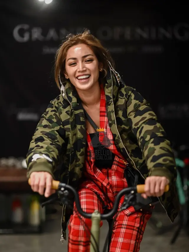 6 Potret Terbaru Jessica Iskandar, Leher Bengkak Akibat Sakit Tiroid