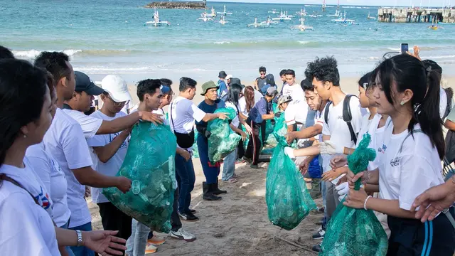 BRI Peduli Ajak Ratusan Relawan Bersih-bersih Pantai di Bali, Komitmen Dukung Gerakan Indonesia Asri