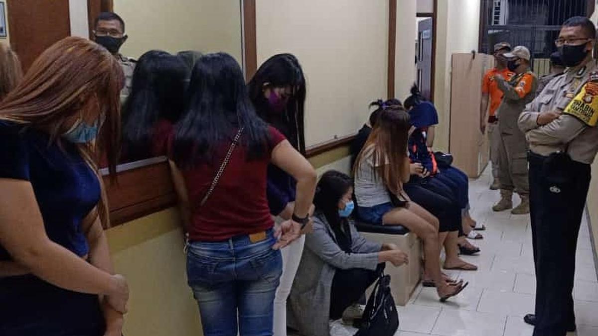 Satpol PP Depok Amankan 2 Pasangan Mesum dan Sejumlah PSK di Sebuah  Kontrakan - Page 2 - News Liputan6.com