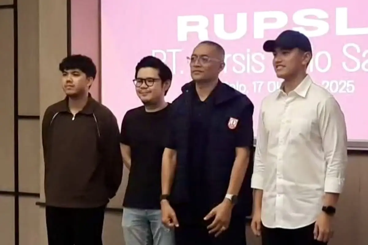 Adityo Rimbo Galih Samudro (kiri)
