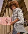 Memasuki tahun yang baru, perubahan pada warna pakaian yang jadi favorit di tahun ini juga akan berganti. (dok.dior).