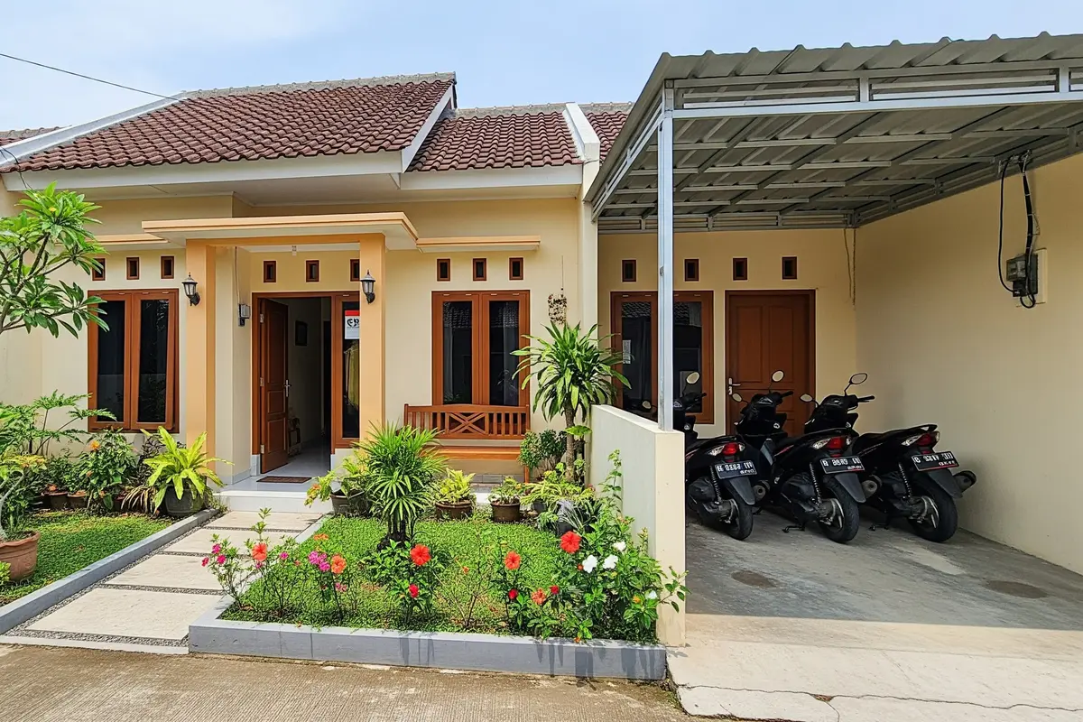 Contoh Desain Rumah 6x9 dengan Garasi Motor dan Taman Depan