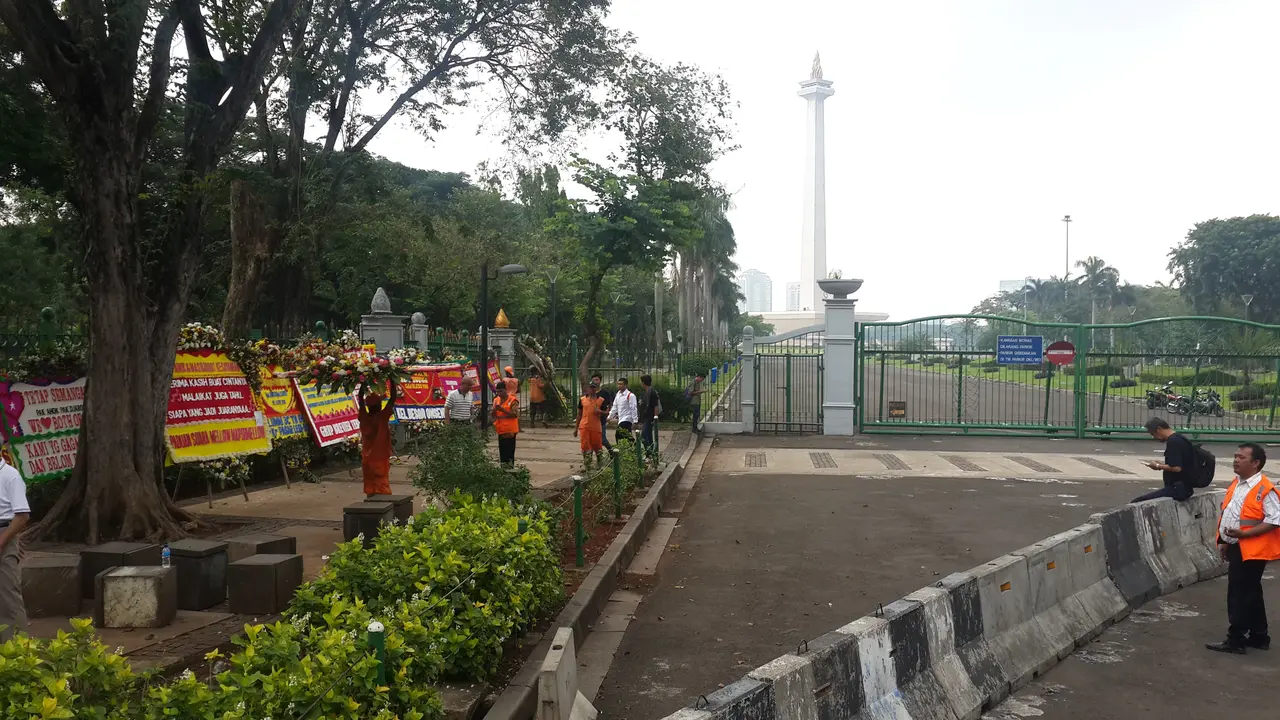 Karangan bunga untuk Ahok