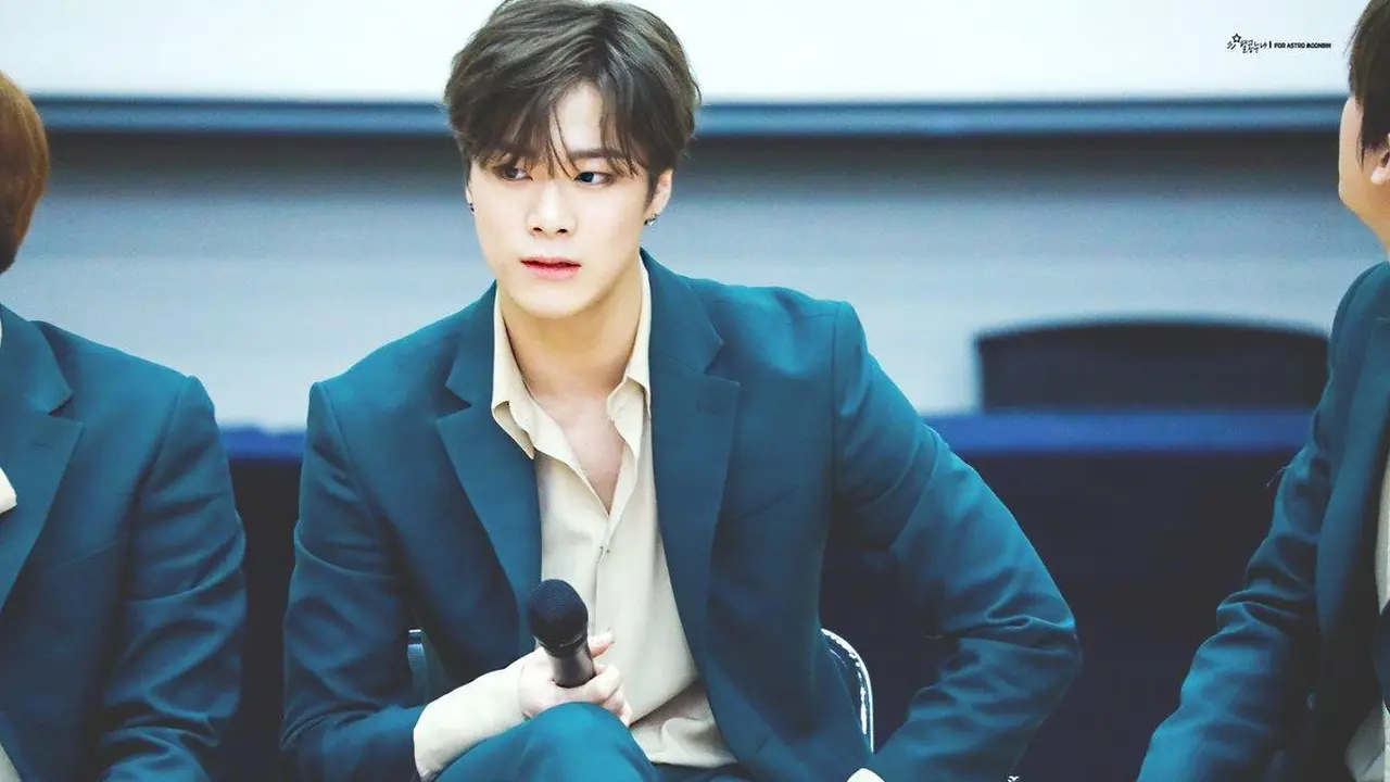[Bintang] Ganteng dan Gagah, 8 Idola Kpop Ini Punya Dada Bidang