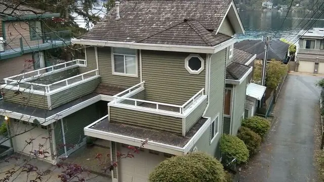 6 Desain Balkon Nyeleneh Tak Punya Fungsi Ini Bikin Geleng Kepala