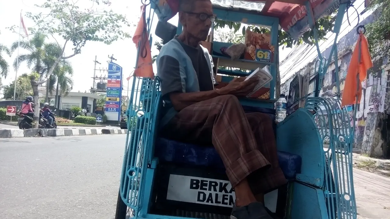 Kisah Becak Pustaka Milik Pensiunan Tentara dari Yogya 