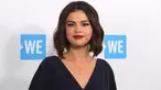 Penyanyi Selena Gomez berpose saat menghadiri WE Day California di The Forum di Inglewood, California (19/4). Selena Gomez tampil cantik dengan gaun berwarna biru tua dengan lipstik berwarna merah dibibirnya. (AP Photo/Richard Shotwell)