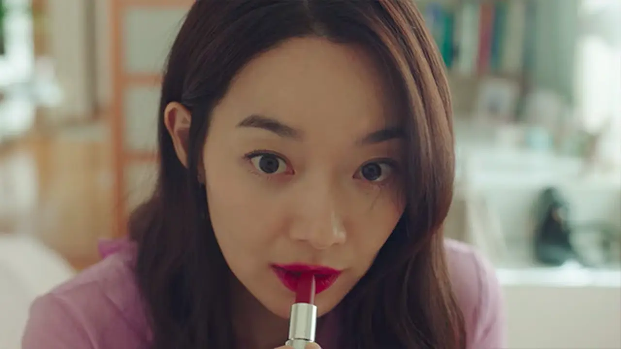 Lipstik Merah dari Brand High End Shin Min Ah di Hometown Cha Cha Cha/dok. Netflix