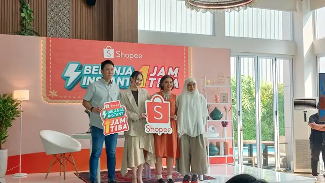 Daniel Minardi, Sivia Azizah, Ify Alyssa, dan Agatha Pricilla saat acara Shopee Belanja Instant 1 Jam Tiba di Jakarta, Kamis (23/7/2026). (Liputan6.com/Nurri Indah)