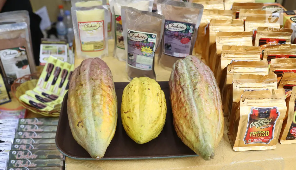 Produk coklat terlihat dalam pameran kakao dan coklat di Kementerian Perindustrian, Jakarta, Selasa (17/9/2019). Kemenprin mengusulkan pengenaan PPN sebesar 0% bagi produsen industri pengolahan kakao guna meningkatkan daya saing produk dalam negeri. (Liputan6.com/Angga Yuniar)