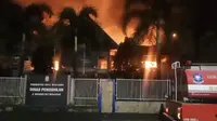Kantor Dinas Pendidikan Makassar Terbakar Hebat, Warga Sempat Dengar Ledakan