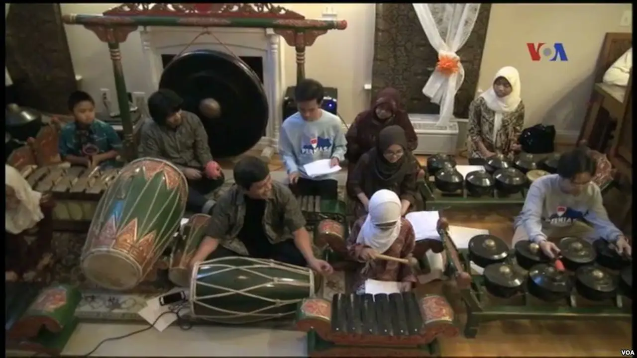 Kelompok pemain gamelan Jawa, Swara Jagad, di Amerika Serikat. (VOA Indonesia)