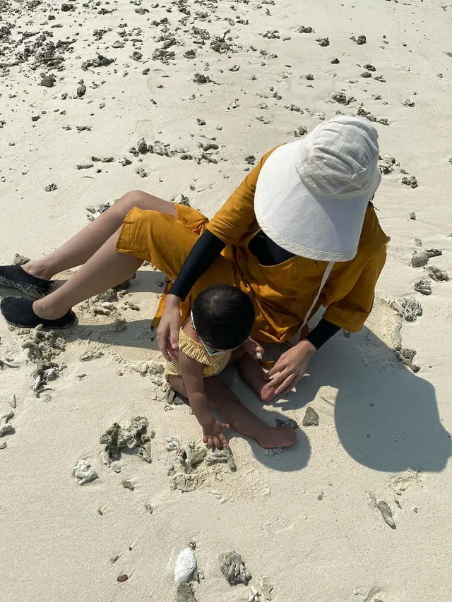 Momen Lolita Agustine Asuh Siena Rose. (Sumber: Instagram/lolitagustine)