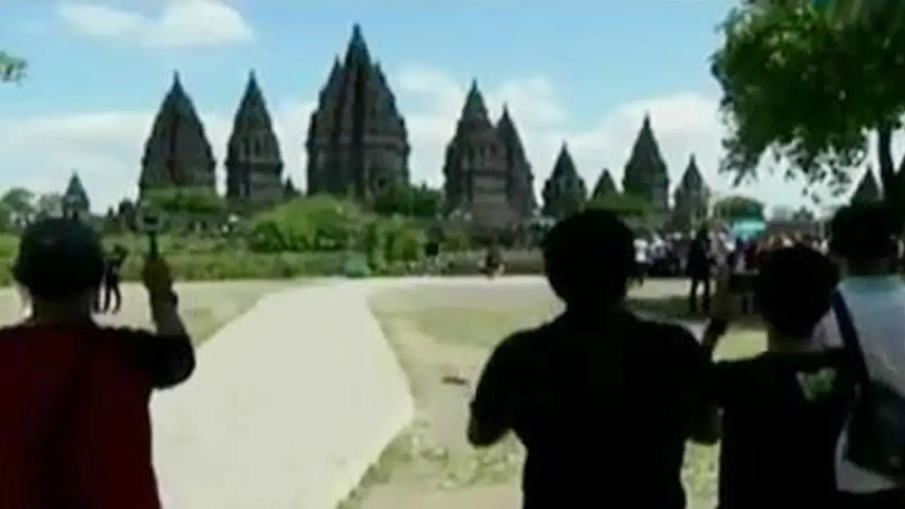 Pengunjung Candi Prambanan Membludak
