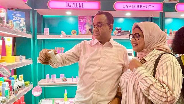 7 Potret Kesederhanaan Fery Farhati Istri Anies Baswedan, Selalu Setia Mendampingi