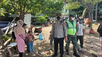 Personil Gabungan Himbau Masyarakat Kosongkan Wisata Pantai. (Minggu, 16/05/2021).