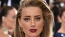 "Amber hanya menerima beberapa persen dari seluruh uang itu. Dirinya tidak mengambil semuanya dan uang tersebut didonasikannya,"jelas sang sumber dari Amber Heard. (AFP/Bintang.com)