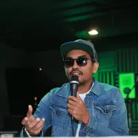 Penyanyi Glenn Fredly sedang menggarap album baru. Kali ini, lelaki yang juga sebagai produser itu mengangkat tema perdamaian. Bersama dengan Musik Bagus, perusahaan rekaman, ia menggarap album religi. (Adrian Putra/Bintang.com)