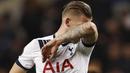 Bek Tottenham, Toby Alderweireld, tampak kecewa usai takluk dari Dortmund pada laga leg kedua babak 16 besar Liga Europa di Stadion White Hart Lane, Inggris, Jumat (18/3/2016) dini hari WIB. (Action Images via Reuters/John Sibley)